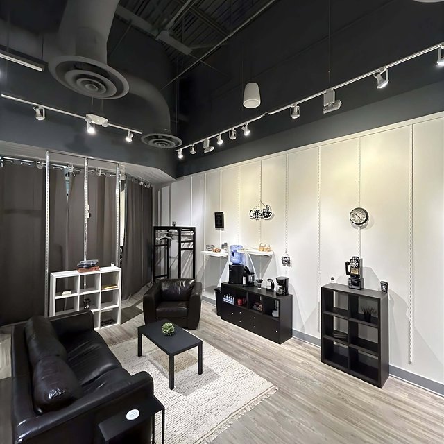 The leather lounge and coffee bar at Chil_Space
